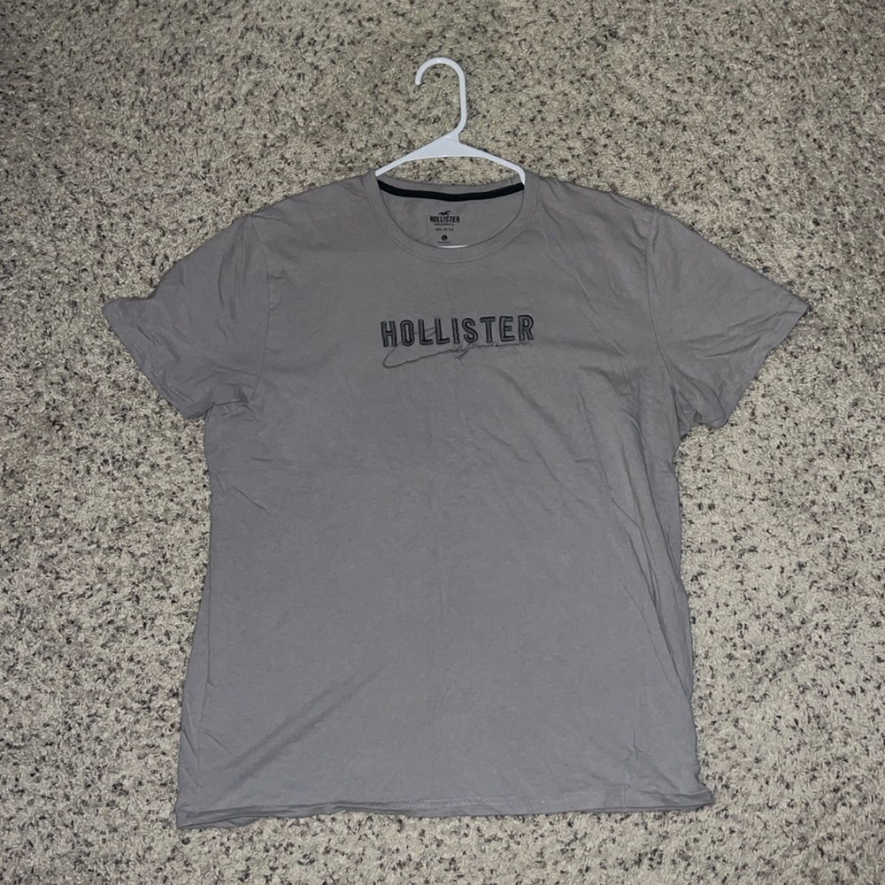 ⭐️ GREAT CONDITION ⭐️ , GENTLY WORN/USED MENS XL GREY HOLLISTER GRAPHIC T-SHIRT